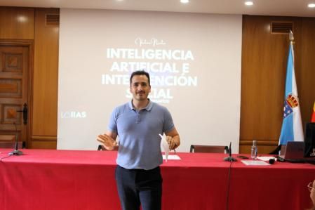 Víctor Nieto busca formar y acompañar a los profesionales del sector social en el uso ético y responsable de la inteligencia artificial