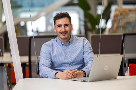 Victor Nieto trabaja con entidades sociales, servicios públicos y organizaciones del tercer sector