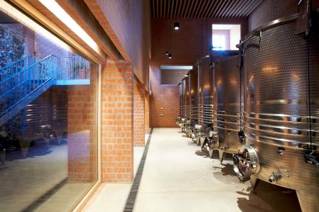 Sala de vinificación de Clos Pachem 