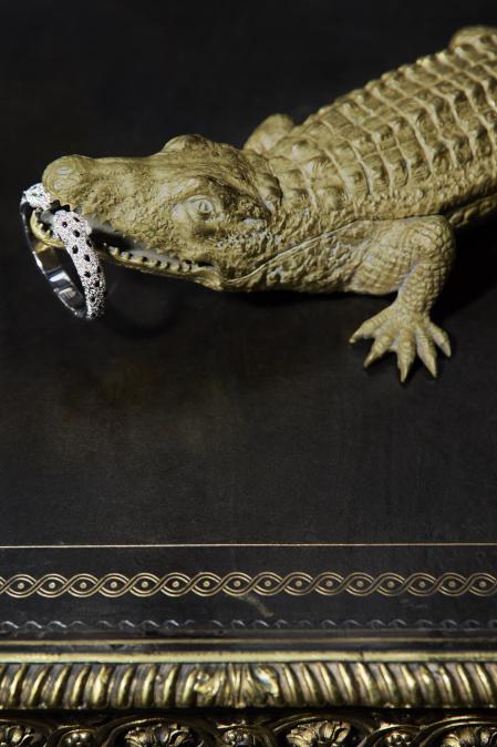 Pulsera Panthére en oro blanco con ónix, esmeraldas y diamantes talla brillante, de Cartier&nbsp;