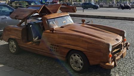 El Mercedes 300 SL hecho de madera para el que se han dedicado más de 8.000 horas de trabajo.