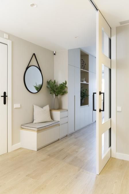 Entrada del piso grande reformado por Pia Capdevila Interiorismo