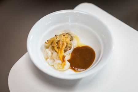 Sosenga de calamares con salsa de setas, del chef Marc Pérez del restaurante La Sosenga