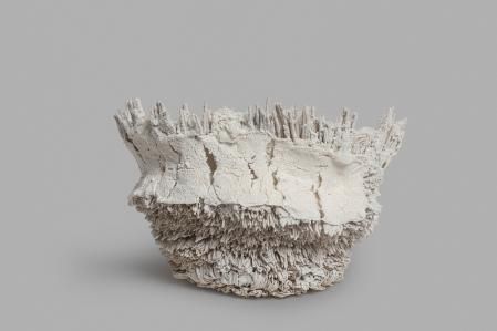 Una de las creaciones de Anca Ion. Refractario, porcelana y espuma cerámica hecha con porcelana