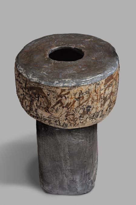 'Vas amb plom' de tierra chamotada, esmaltados y plomo, de Madola