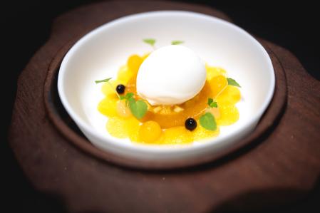 Melocotón de Calanda, estragón, cardamomo y jengibre, del Restaurante Cocina Hermanos Torres&nbsp;