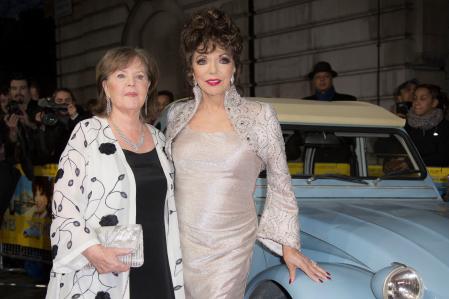 Pauline y Joan Collins en Londres en 2016