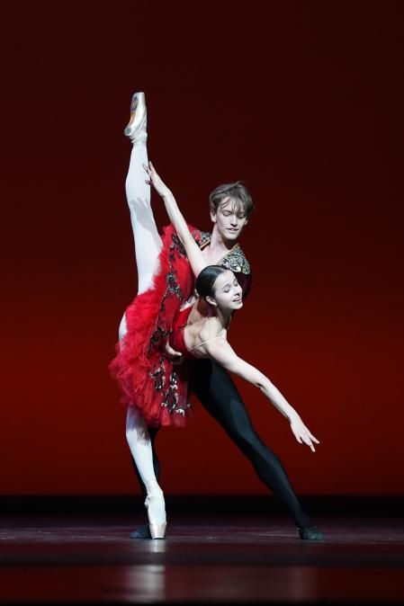 Maria Khoreva (Kitri)y Julian MacKay (Basilio). Las figuras del Mariinsky i el Saatsballet de Múnich respectivamente ensayaron el paso a dos de 'Don Quijote' que pone fin a la gala