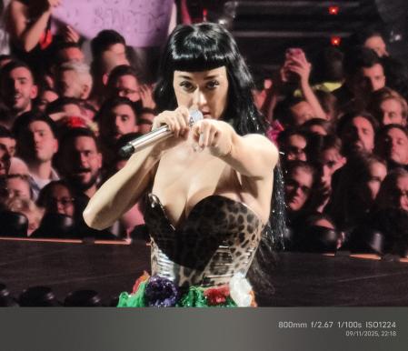 Katy Perry te señala.