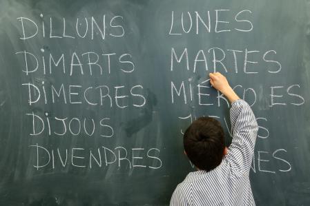 Aprender más de un idioma desde la infancia tiene beneficios para la salud a largo plazo