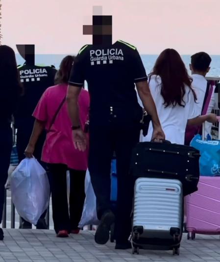 Los ocupas se marcharon sin oponer resistencia .