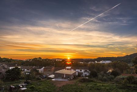 Candilazo al amanecer en el cielo de Sant Quintí de Mediona.
