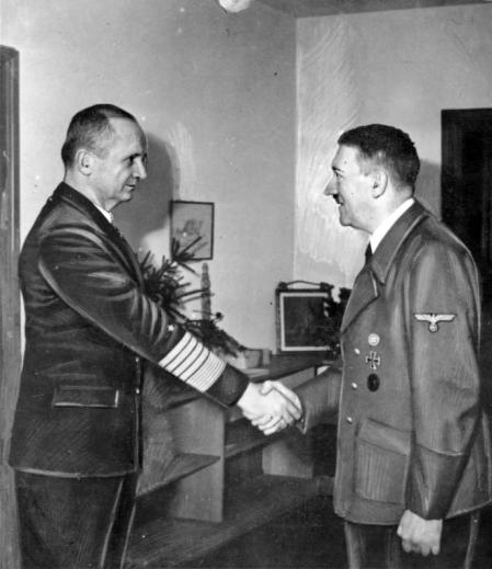 Dönitz y Hitler en 1945
