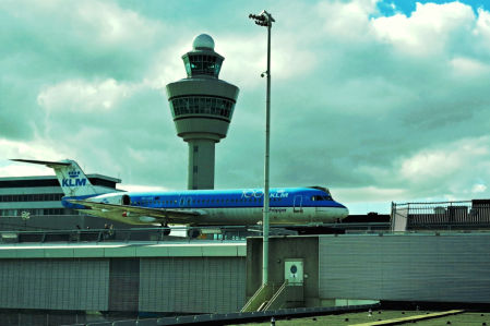 Un avión en la azotea