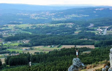 El monte Sacro es mirador desde el que se vislumbran las torres de la catedral a lo lejos