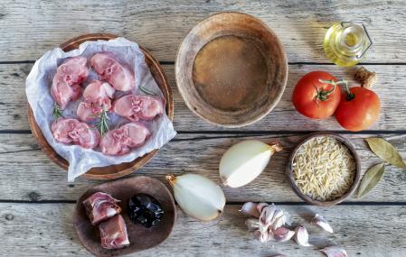 Ingredientes para preparar orzo con conejo