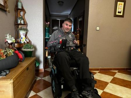 Luis ha tenido que pasar por varias cirugías para mejorar su estado