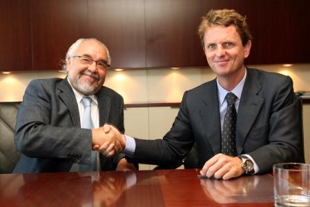 Julio Fernández y Carlos Godó tras la firma de convenio Grupo Godó-Filmax