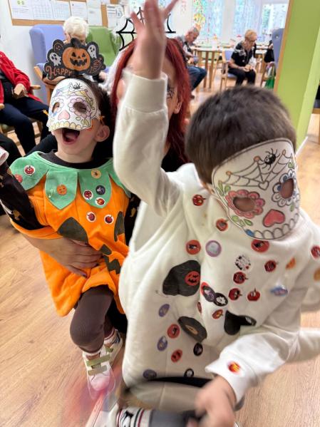 El Niu apuesta por un espacio luminoso y abierto donde los pequeños se mueven en libertad