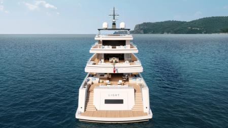 El superyate que permite fusionarse con el entorno gracias a sus múltiples ventanales.