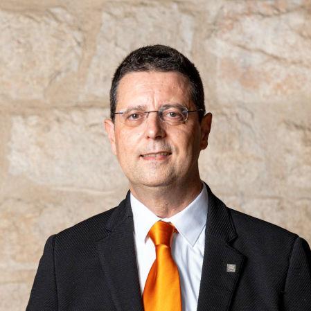 Albert Ruda es licenciado en Derecho por la UdG y Doctor y, de ganar los comicios, se convertiría en el primer rector que ha estudiado en la UdG.