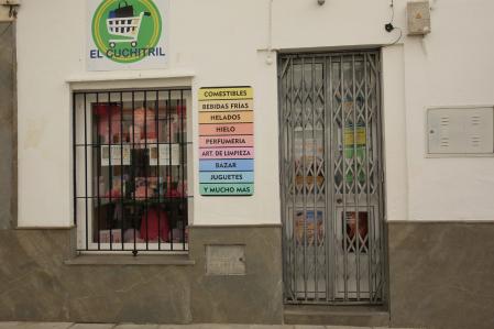 Un cuchitril muy completo en Medina Sidonia, prácticamente un gran supermercado.