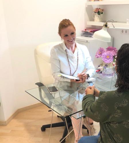 Tatiana Bezakova trabaja desde Calella, pero su consulta ya no entiende de fronteras: también ofrece el servicio online