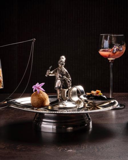 Bienvenida a los comensales de Origen, el menú degustación que celebra la raíz y la evolución.