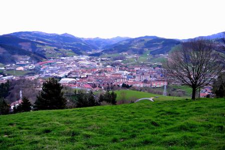 Vistas del entorno de la localidad de Azpeitia, en Guipúzcoa (País Vasco)