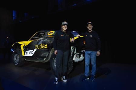El acto culminó con la participación de Laia Sanz, que se ha incorporado como piloto y como punta de lanza del equipo EBRO Audax Motorsport para competir con el s800 XRR en el Dakar 2026