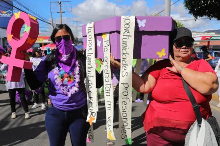 Una protesta se desarrolló este martes pasado en Tegucigalpa para denunciar la violencia contra la mujer