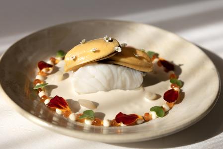 merluza de pincho con gazpachuelo de navajas y mejillones&nbsp;