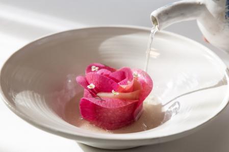 Serviola, rábano, sandía y aliño de tomate&nbsp;