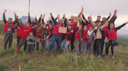 Colaboradores, familias y voluntarios de Cofidis celebran la jornada anual de plantación