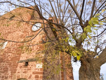 El reloj de la iglesia de Corbera.