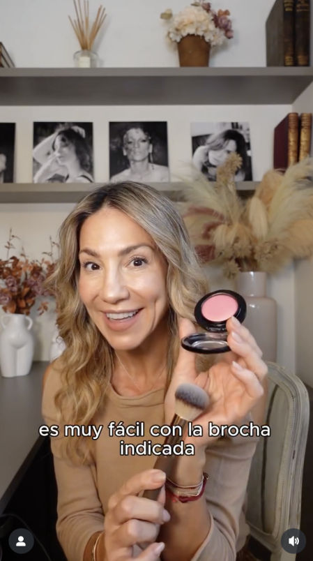 Bárbara Martos enseña a aplicar bien el colorete en piel madura
