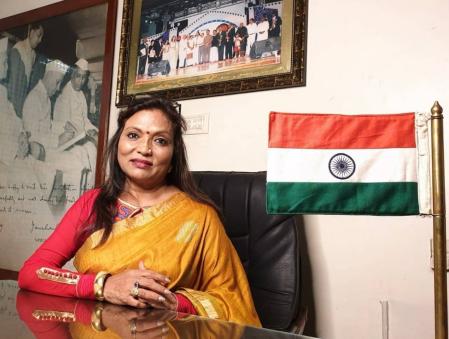 La mujer superó el maltrato físico y la condena social