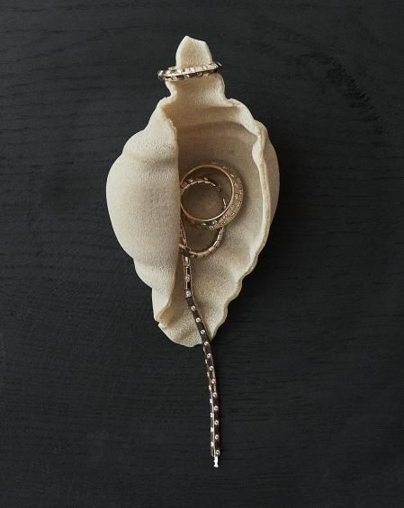 Anillo, pendiente y pulsera doble de oro con diamantes Le Damier de Louis Vuitton