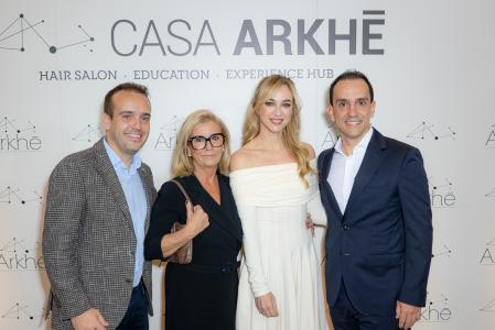 Con Ramón y Raúl Martínez y Ana Ribes, la familia propietaria de Arkhé Cosmetics.