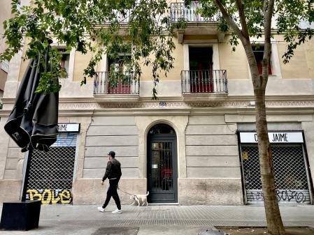 La fachada del número 222 de Consell de Cent, uno de los edificios con un 30% de pisos sociales