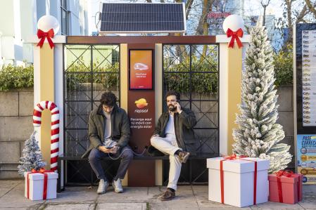 Uno de los bancos solares de Repsol en Parque Warner Madrid