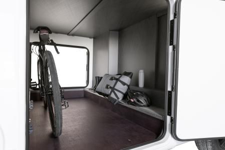 Compartimento de garaje y almacenaje&nbsp;