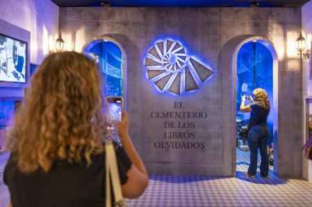 Recreación delCementerio de los Libros Olvidados,de Carlos Ruiz Zafón, en la FIL