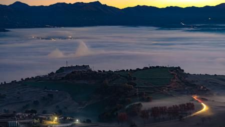 Nieblas al amanecer en Manlleu.