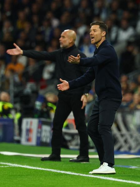 Soccer Football - UEFA Champions League - Real Madrid v Manchester City - Santiago Bernabeu, Madrid, Spain - December 10, 2025 Real Madrid coach Xabi Alonso and Manchester City manager Pep Guardiola REUTERS/Susana Vera