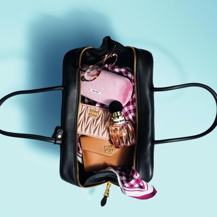 Huele dulce pero también es floral y limpio: el nuevo perfume de Miu Miu y Dominique Ropion une los gustos de la generación X con los de la Z