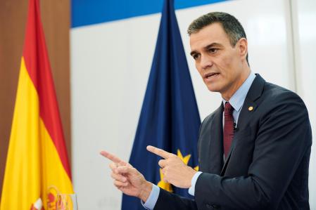 GRAF4181. BRUSELAS (BÉLGICA), 02/10/2020.- El presidente del Gobierno, Pedro Sánchez, interviene este viernes en rueda de prensa tras la cumbre extraordinaria de la UE celebrada en Bruselas, Bélgica.EFE/ Horst Wagner