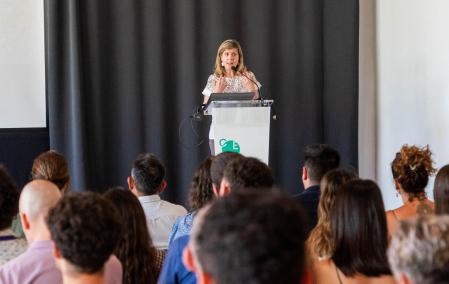 La pedagoga, Eva Bach