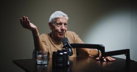 El Dr. Eduard Estivill es uno de los mayores especialistas en sueño de habla hispana y ha transformado la vida de miles de personas enseñándoles algo tan simple —y tan olvidado— como dormir bien.