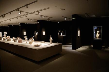 Aspecto de la sala donde se exhiben las piezas que reúnen a Barceló y Picasso con obras de hace 6.000 años&nbsp;